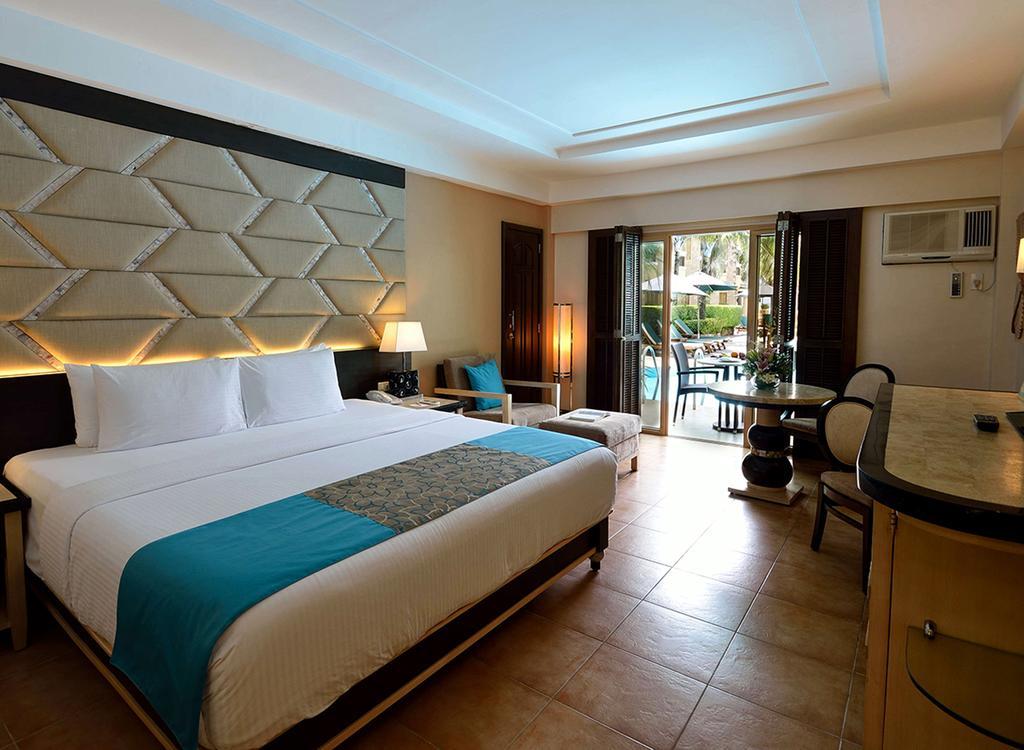 Henann Regency Resort And Spa Balabag  Экстерьер фото A room at the Shangri-La Hotel, Manila